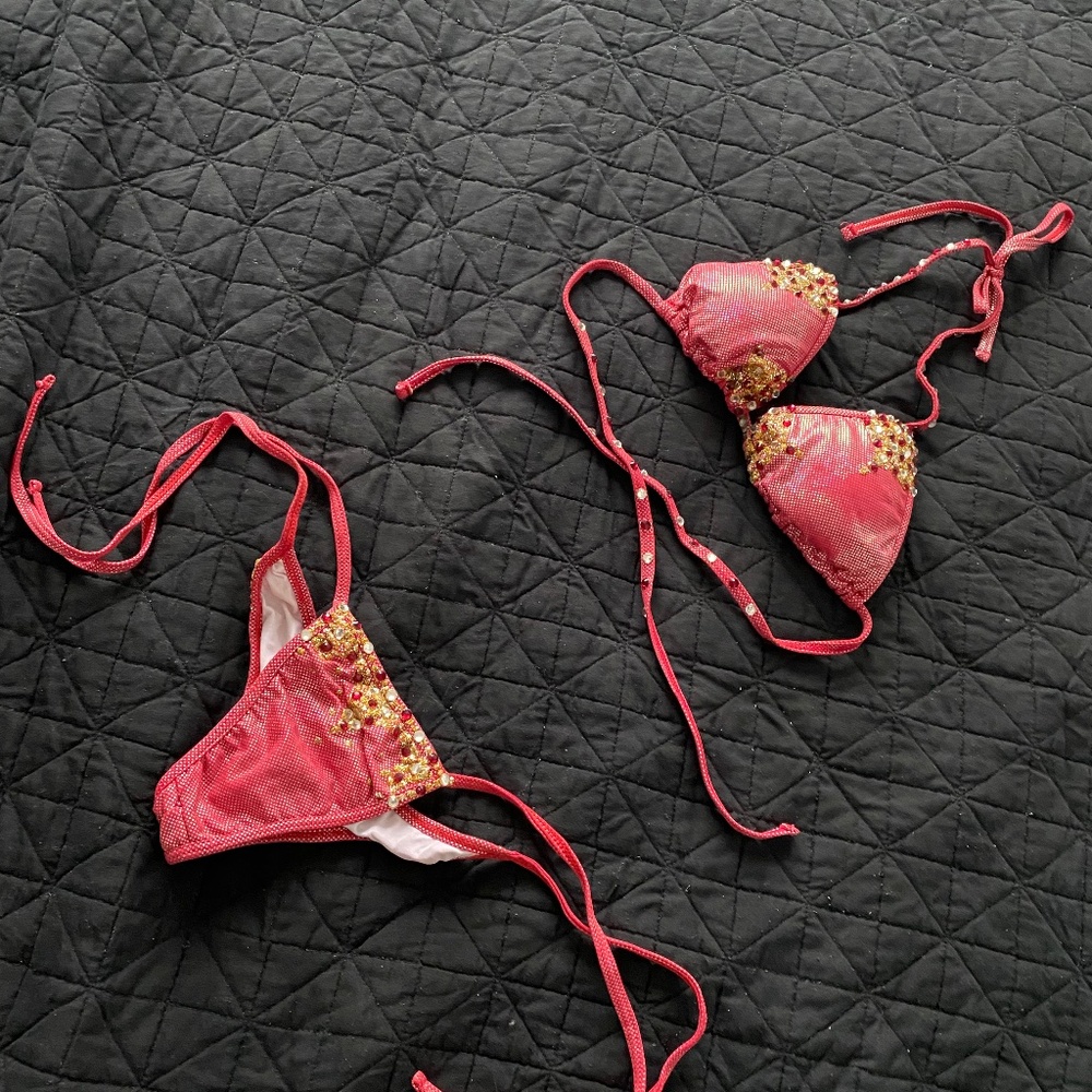 Bikini competition suit